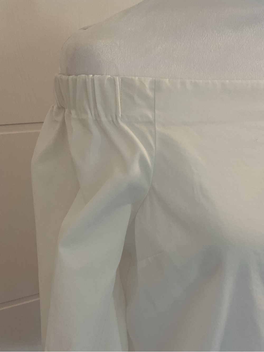 Aritzia Babaton White Blouse with Off-Shoulder blouse with balloon sleeves. - Picture 4 of 12